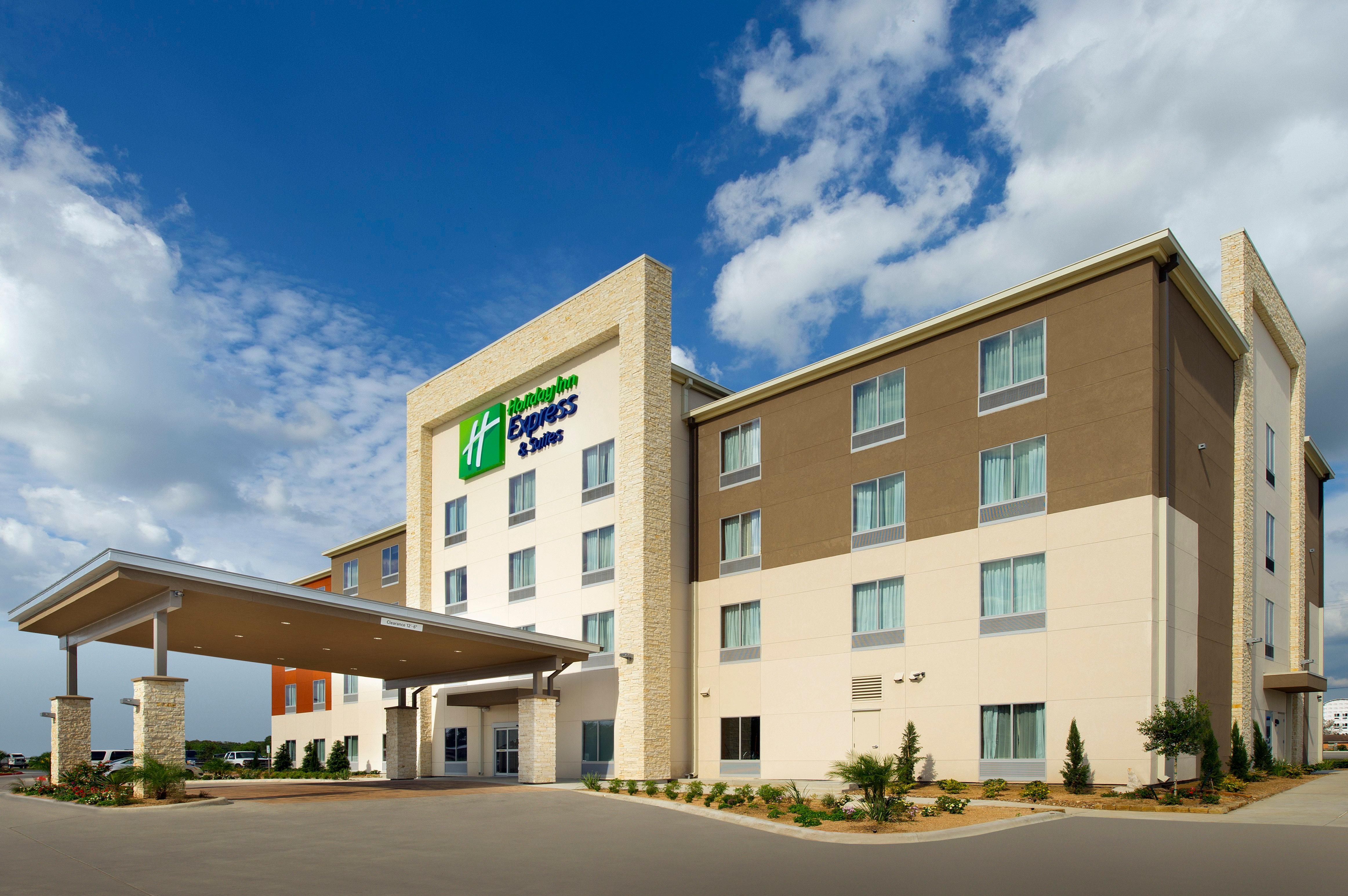 Holiday Inn Express & Suites Bay City By Ihg Экстерьер фото